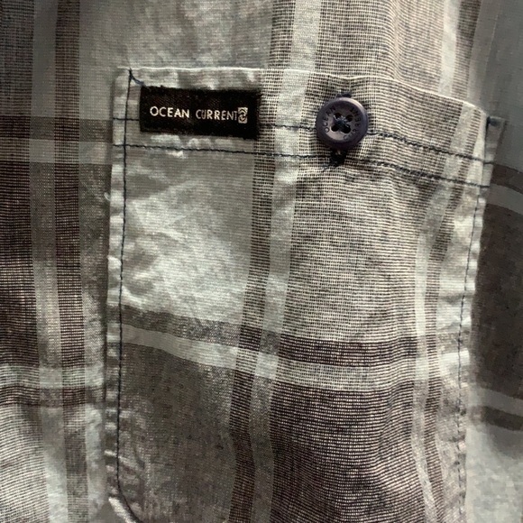 Ocean Current button down - Picture 3 of 4